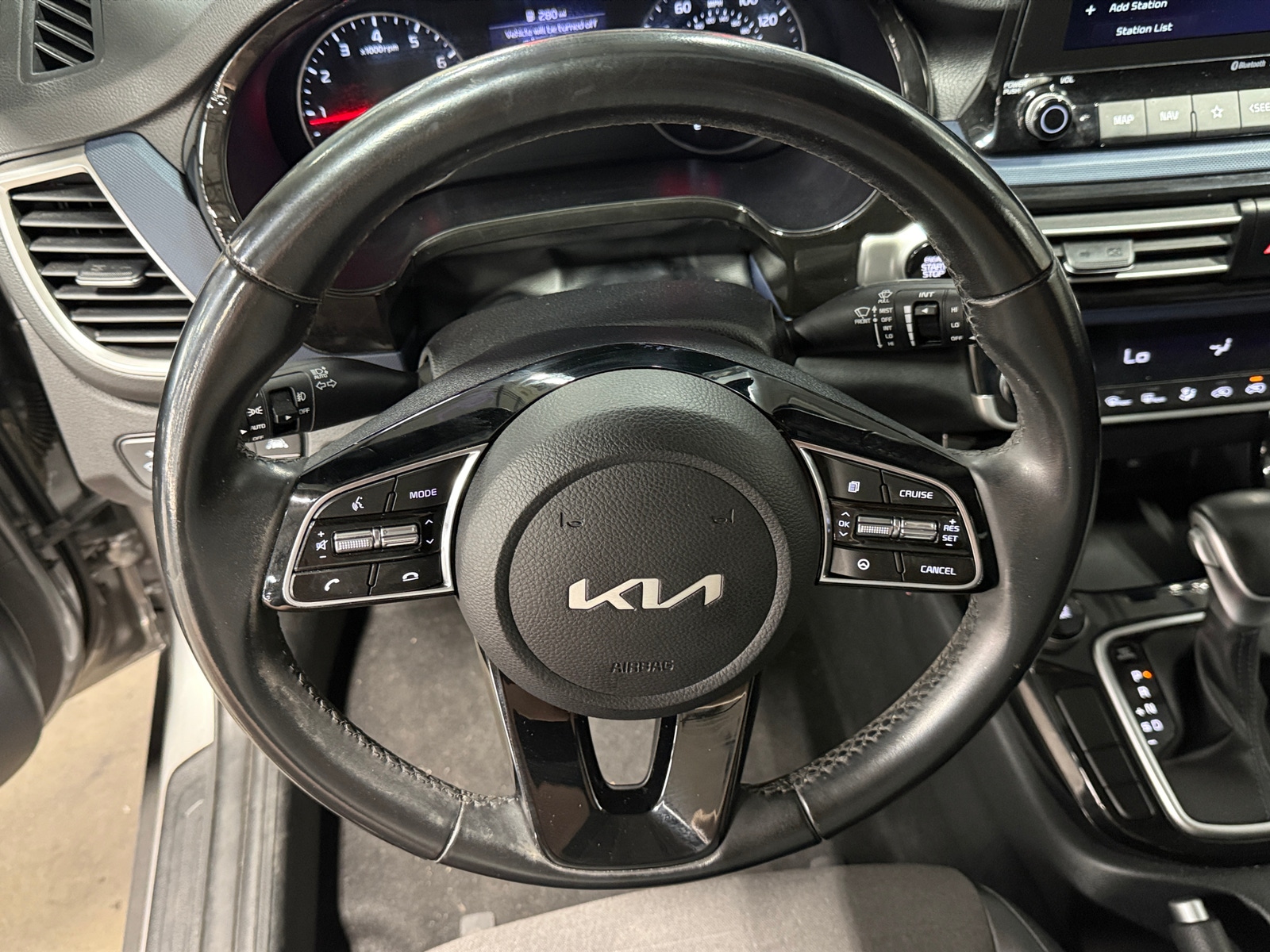 Thumbnail: 2023 Kia Seltos - 4