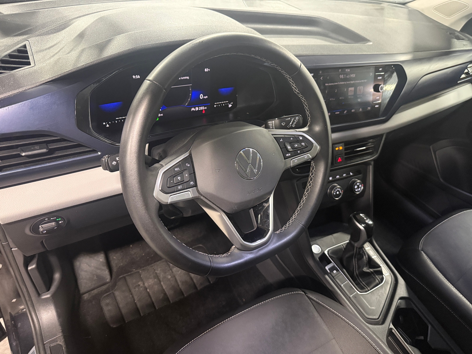 Thumbnail: 2022 Volkswagen Taos - 4