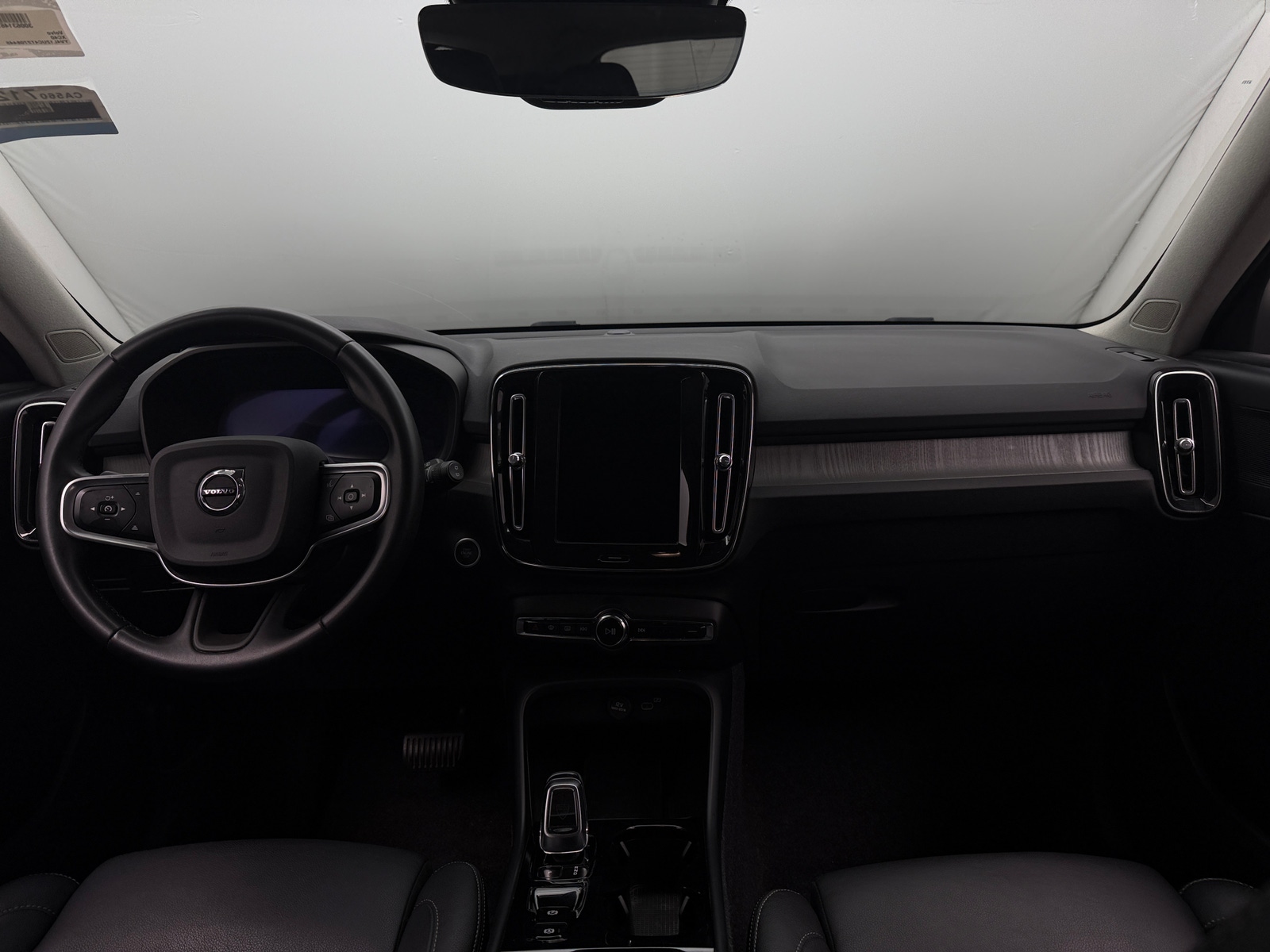 Thumbnail: 2026 Volvo XC40 - 2