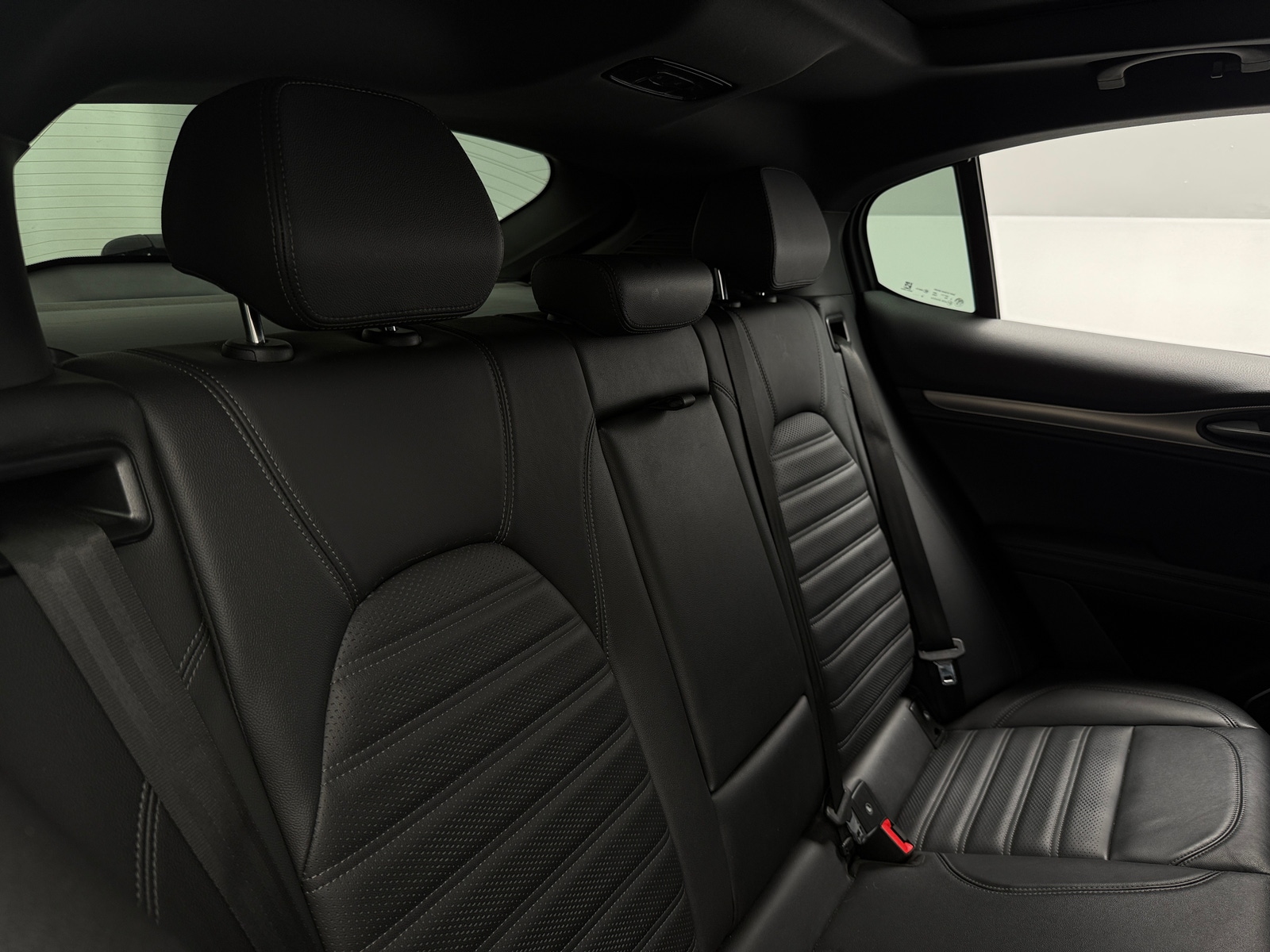 Thumbnail: 2023 Alfa Romeo Stelvio - 5