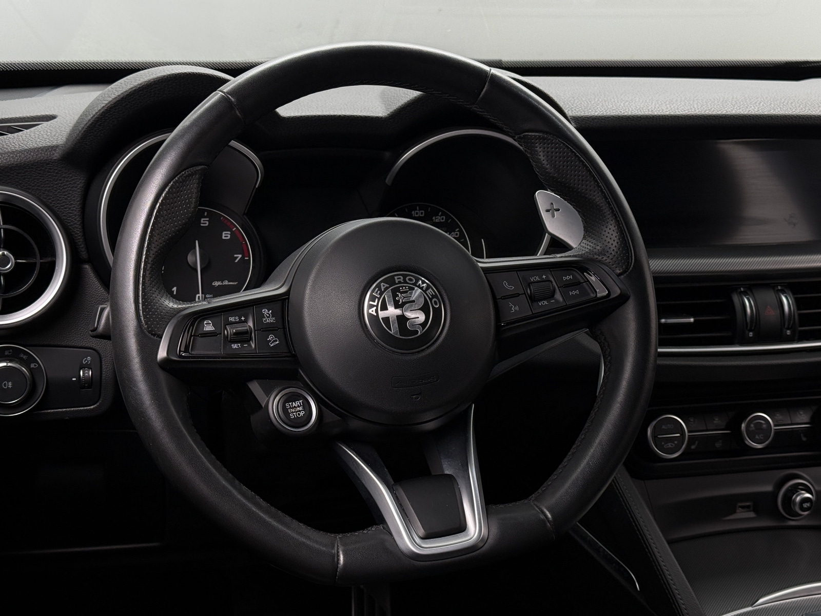 Thumbnail: 2023 Alfa Romeo Stelvio - 4
