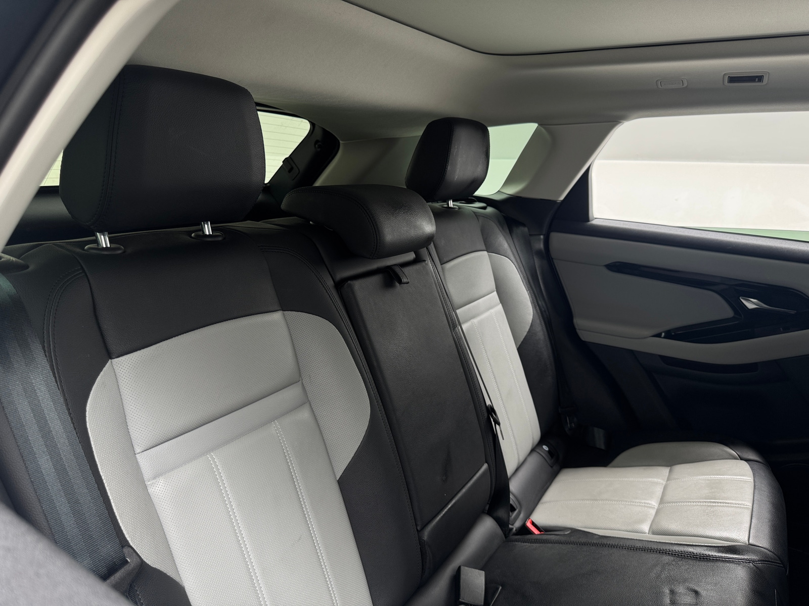 Thumbnail: 2024 Land Rover Range Rover Evoque - 5