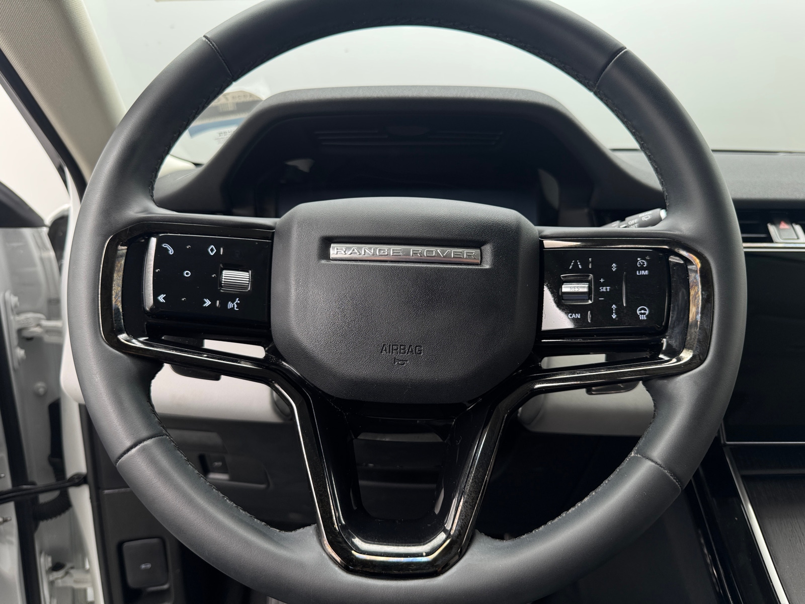 Thumbnail: 2024 Land Rover Range Rover Evoque - 4