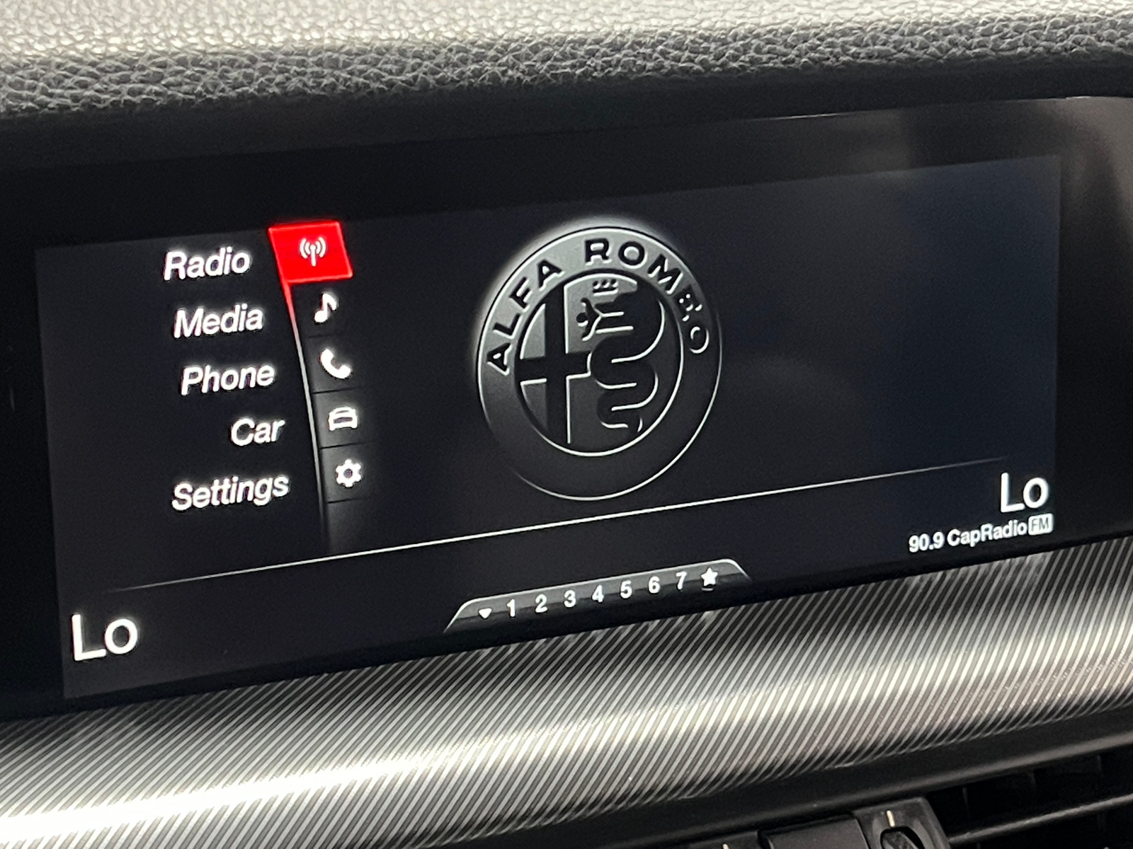 Thumbnail: 2018 Alfa Romeo Stelvio - 3