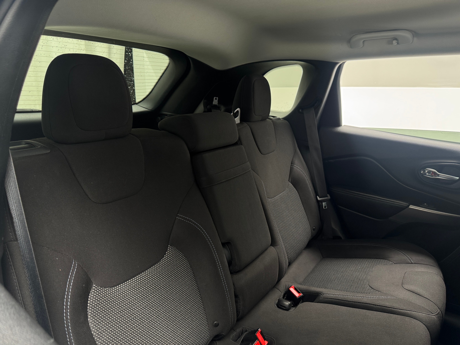 Thumbnail: 2019 Jeep Cherokee - 6