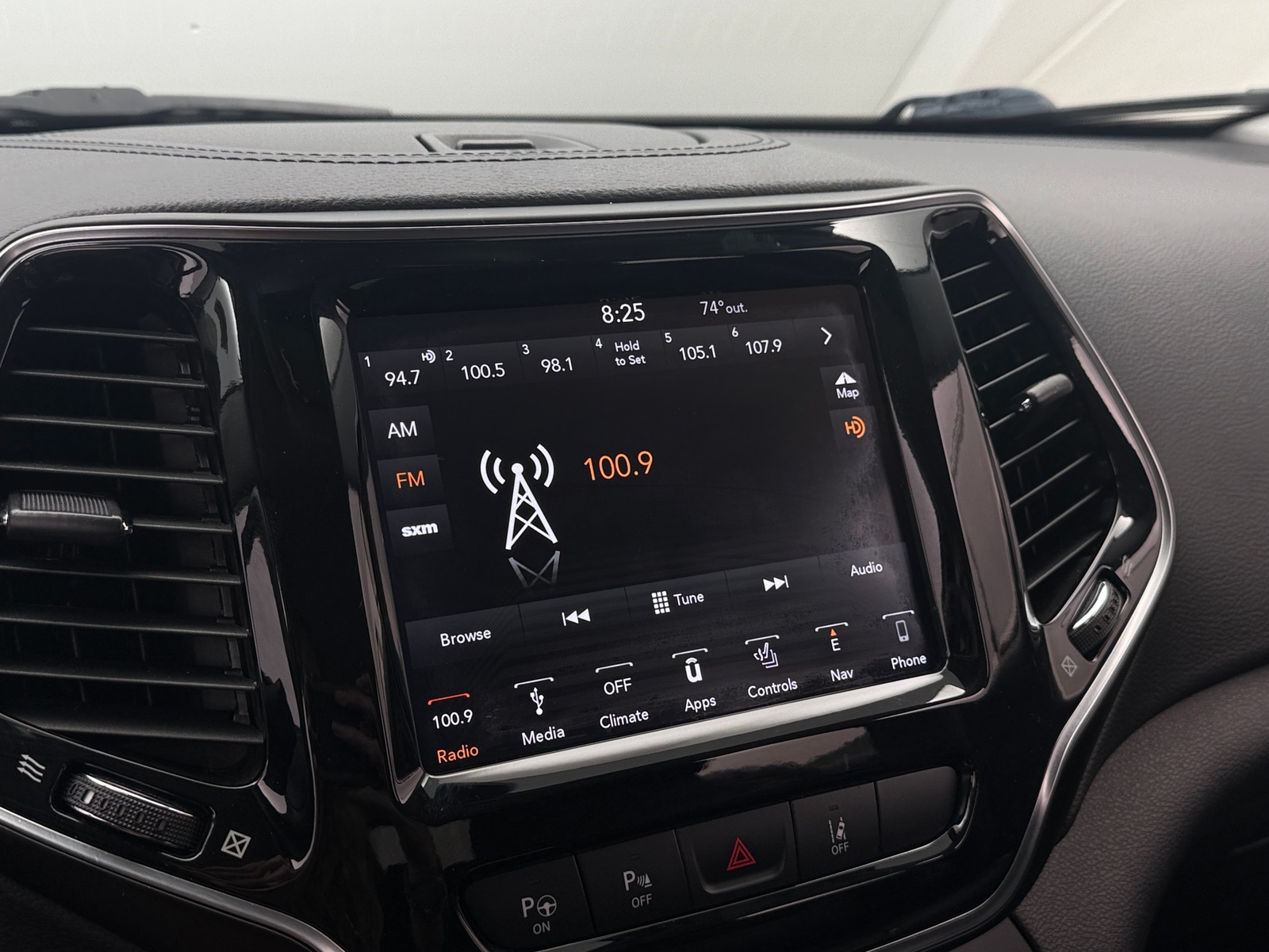Thumbnail: 2019 Jeep Cherokee - 3