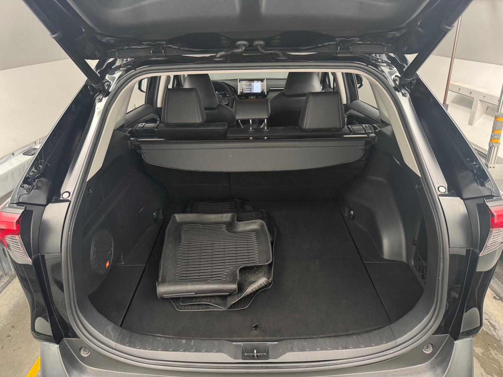 Thumbnail: 2020 Toyota RAV4 - 6
