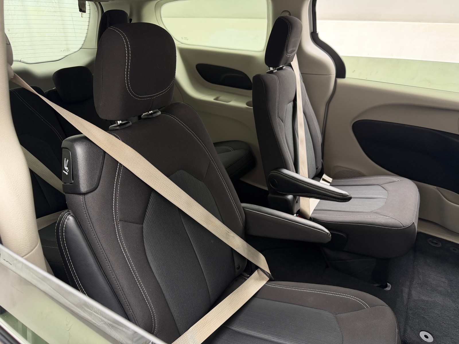 Thumbnail: 2023 Chrysler Voyager - 6