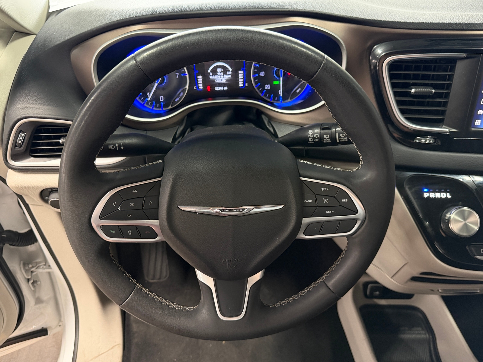 Thumbnail: 2023 Chrysler Voyager - 5