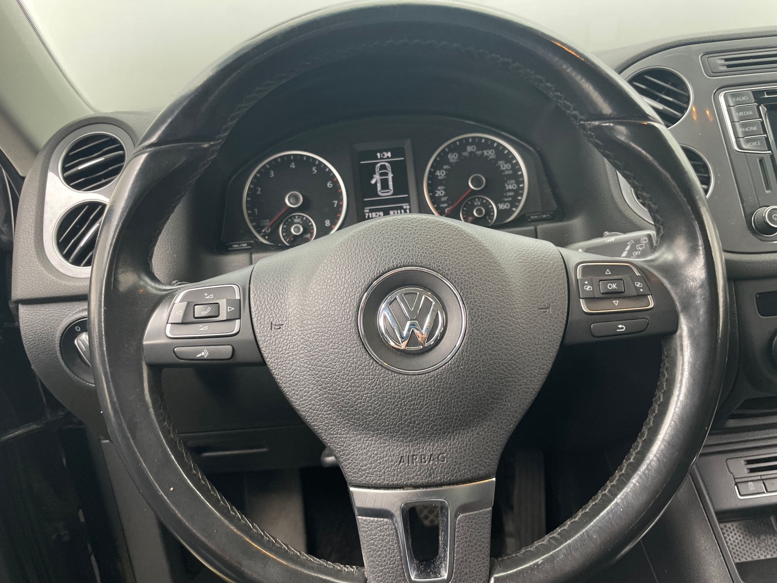 Thumbnail: 2017 Volkswagen Tiguan - 5