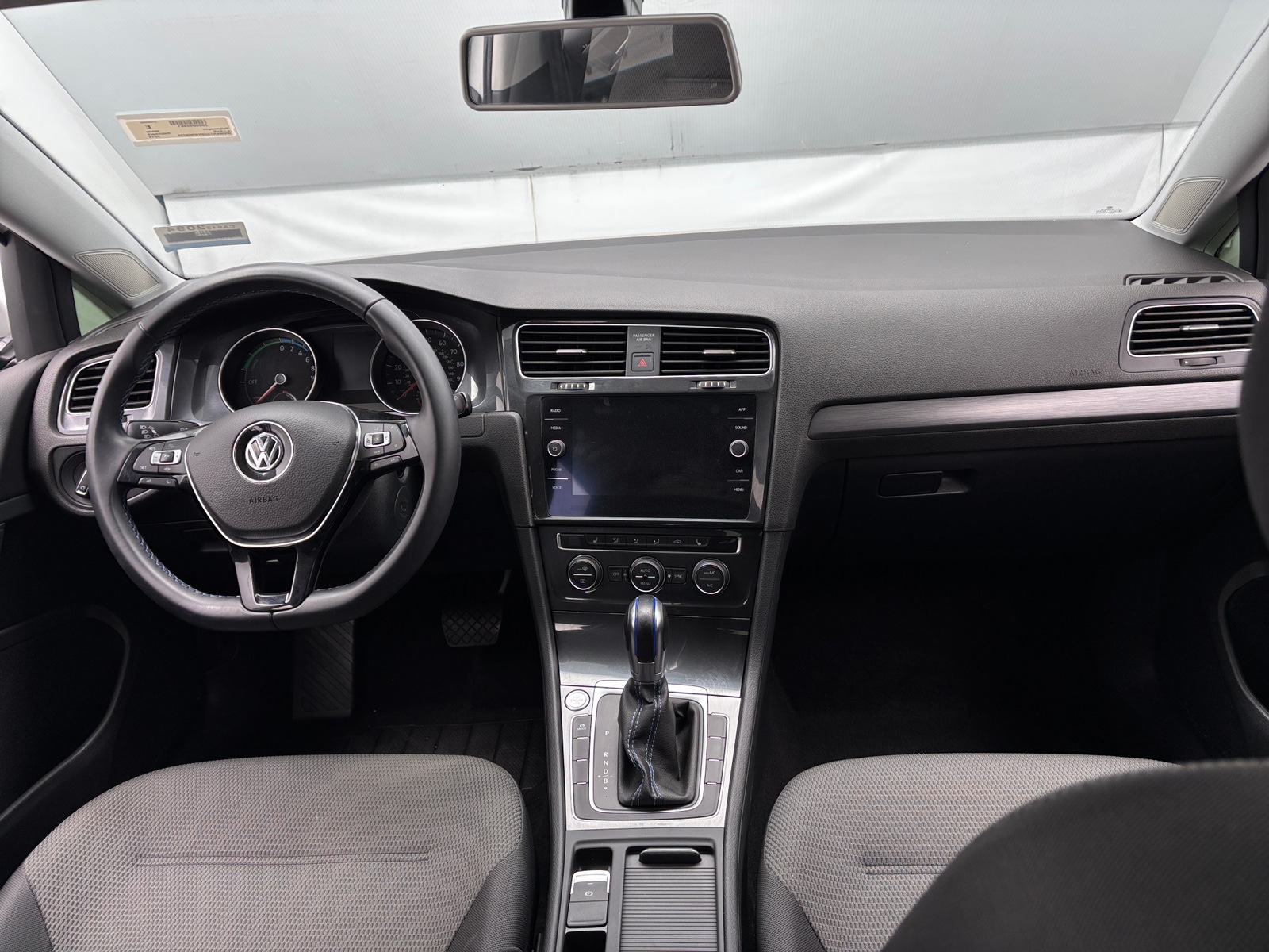 Thumbnail: 2019 Volkswagen e-Golf - 3