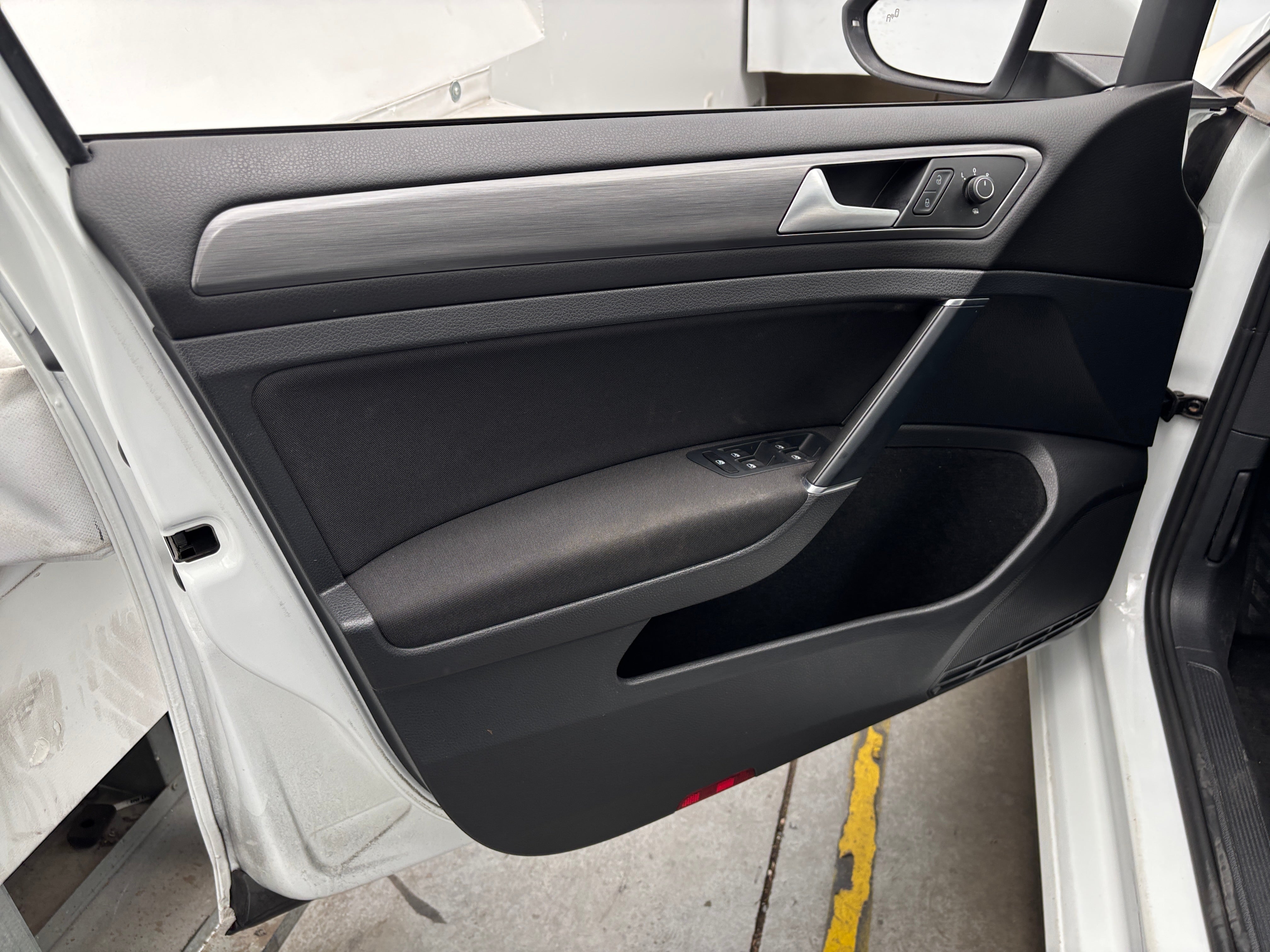 Used 2019 Volkswagen e-Golf e-Golf SE with VIN WVWKR7AU6KW909739 for sale in Auburn, WA