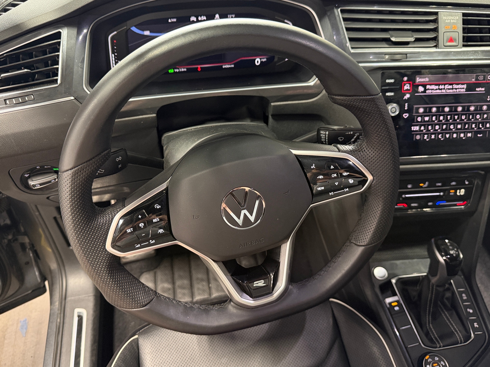 Thumbnail: 2022 Volkswagen Tiguan - 4