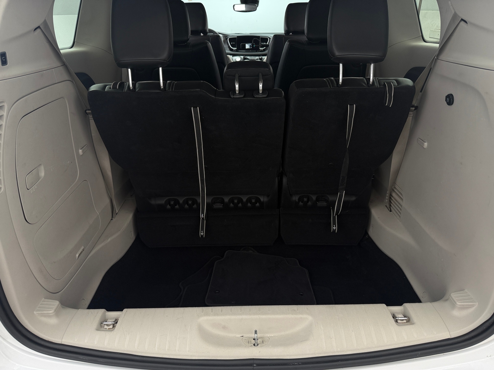 Thumbnail: 2024 Chrysler Pacifica - 6