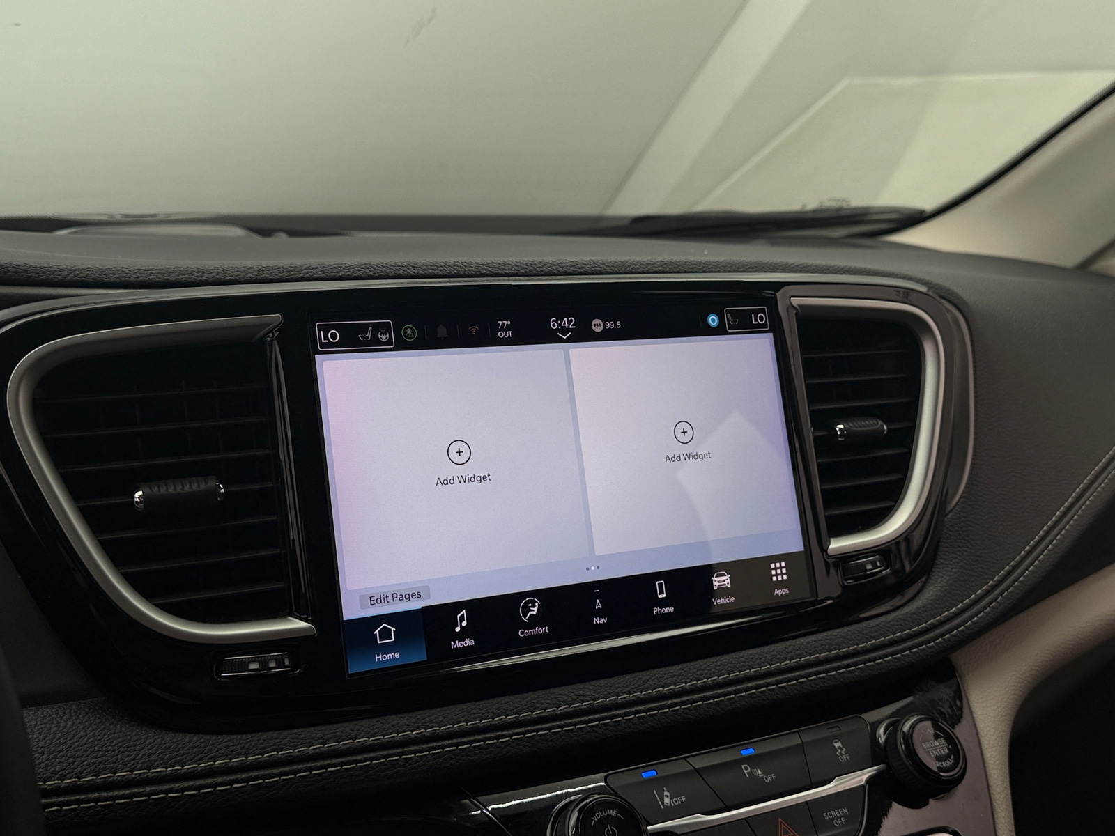 Thumbnail: 2024 Chrysler Pacifica - 3