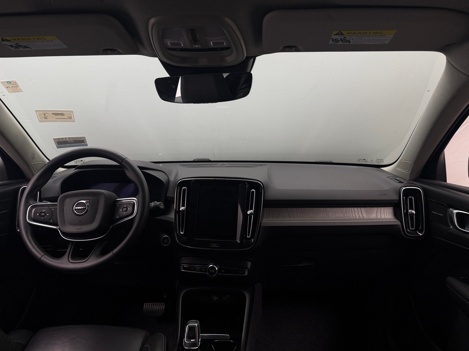 Thumbnail: 2025 Volvo XC40 - 2