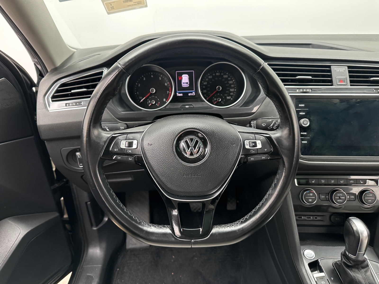 Thumbnail: 2018 Volkswagen Tiguan - 4