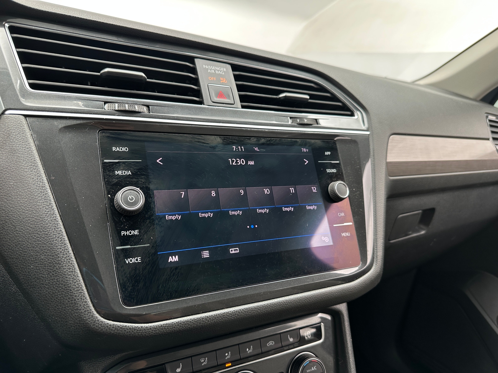 Thumbnail: 2018 Volkswagen Tiguan - 3