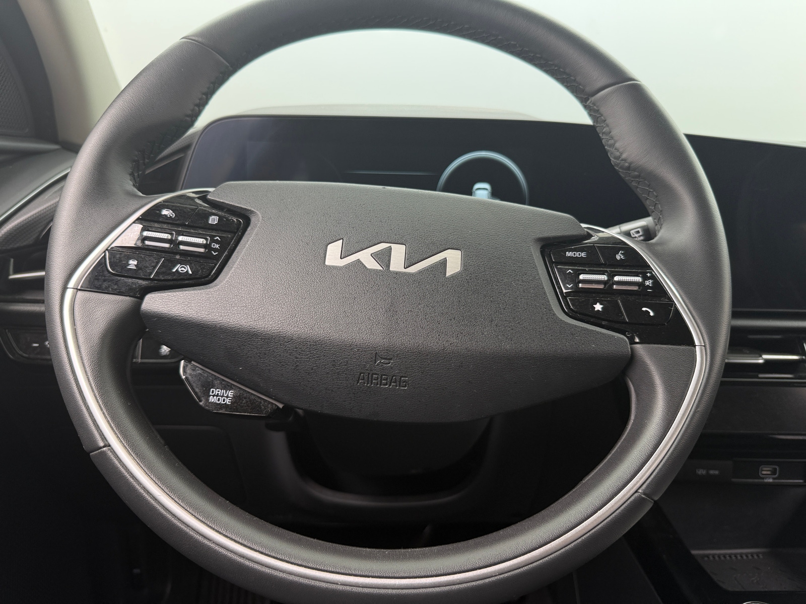 Thumbnail: 2024 Kia Niro - 4