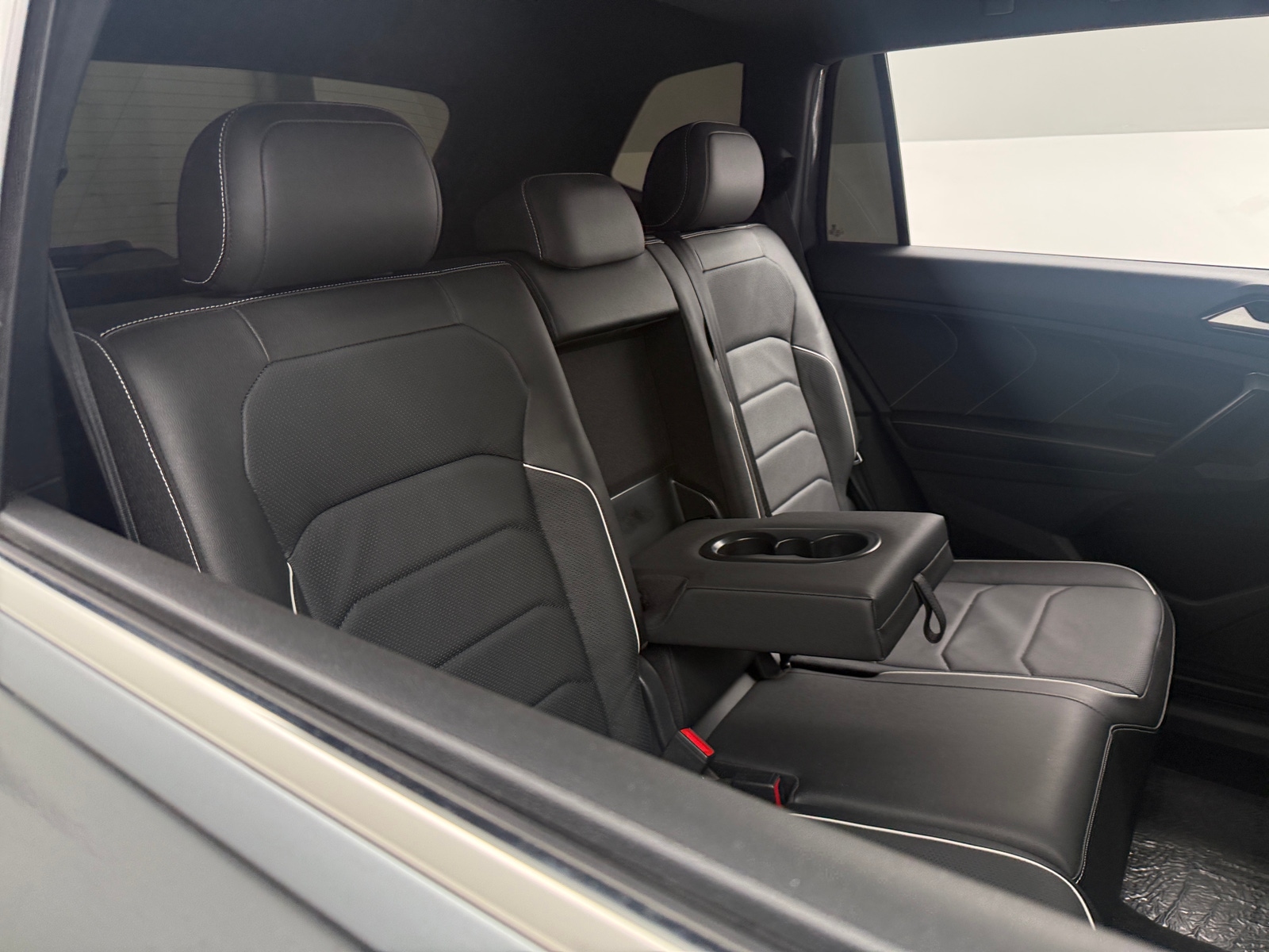 Thumbnail: 2023 Volkswagen Tiguan - 6