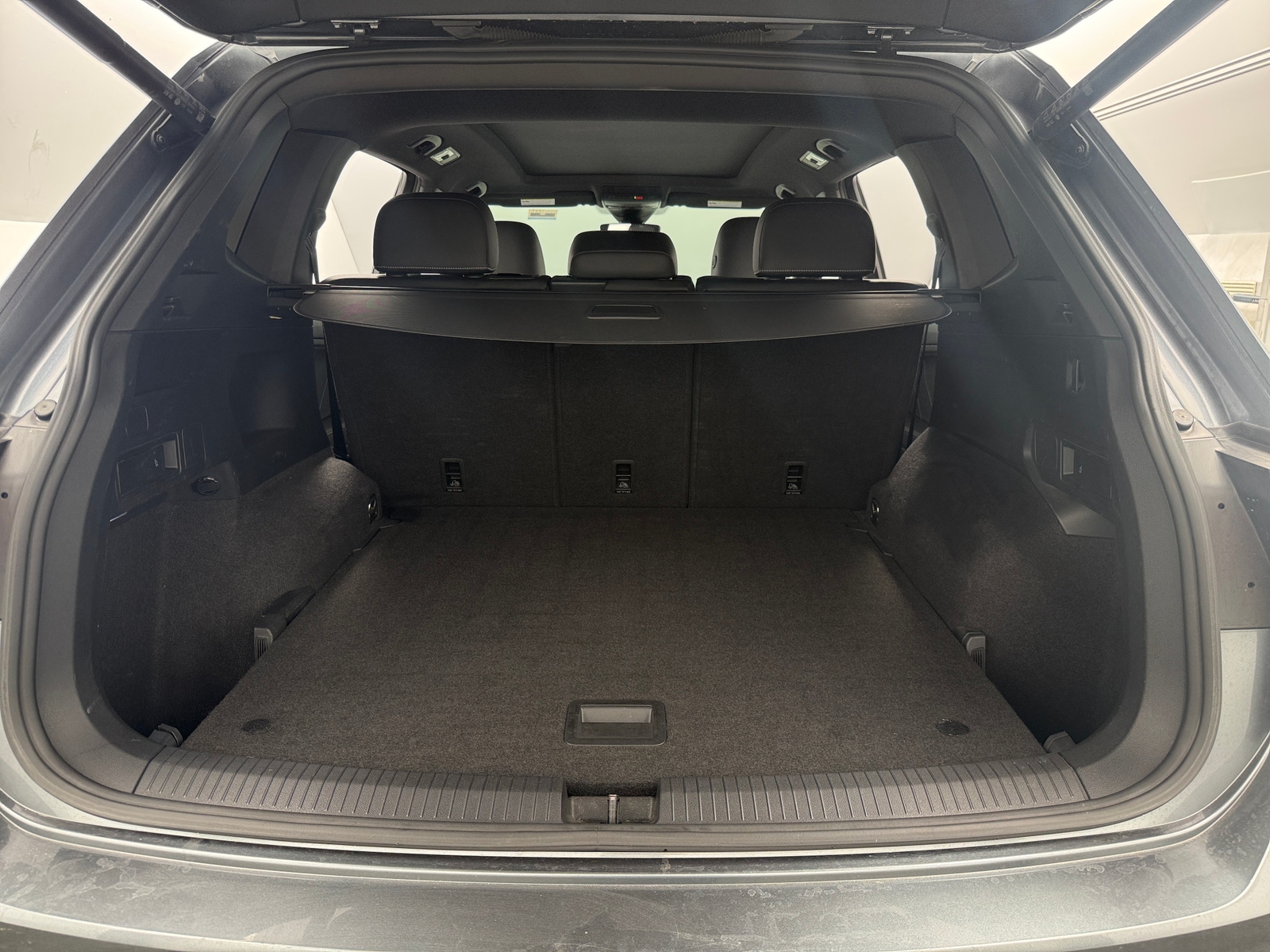 Thumbnail: 2023 Volkswagen Tiguan - 7