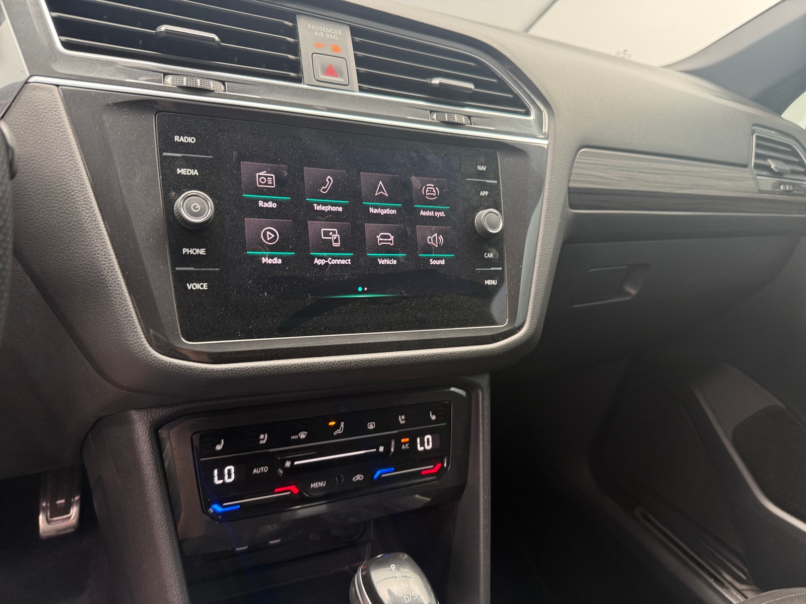 Thumbnail: 2023 Volkswagen Tiguan - 4