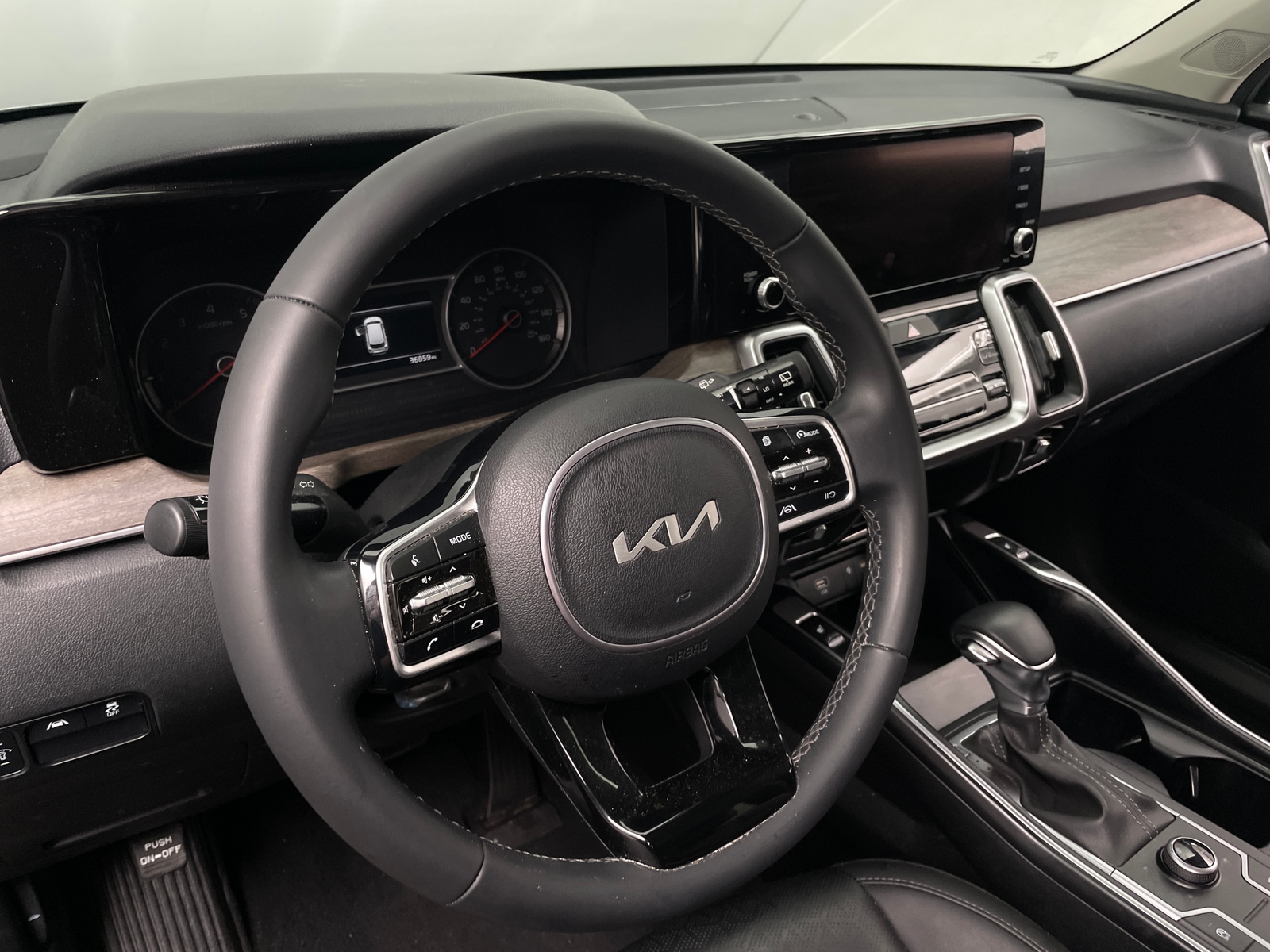 Thumbnail: 2023 Kia Sorento - 4