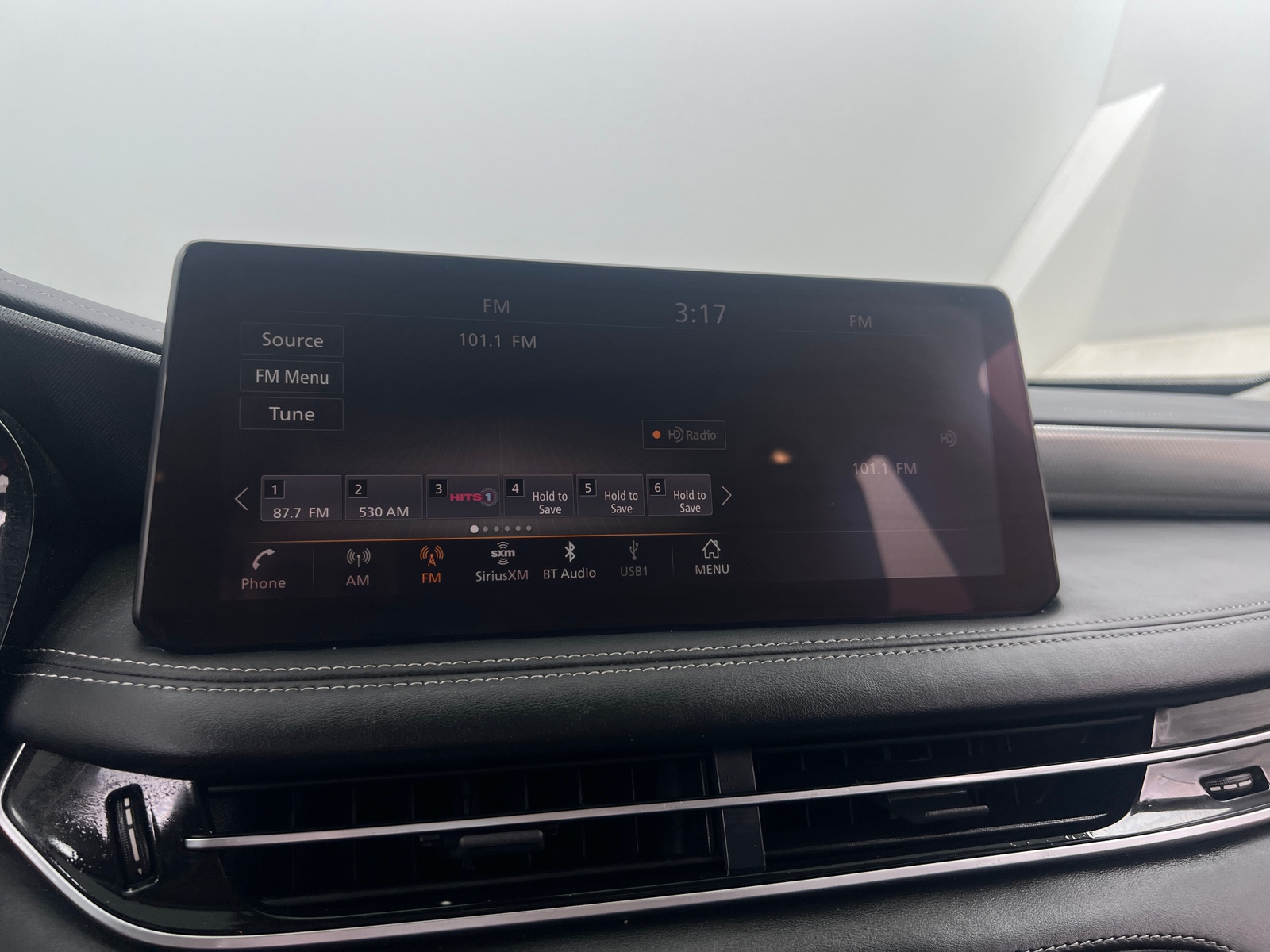 Thumbnail: 2023 INFINITI QX60 - 3