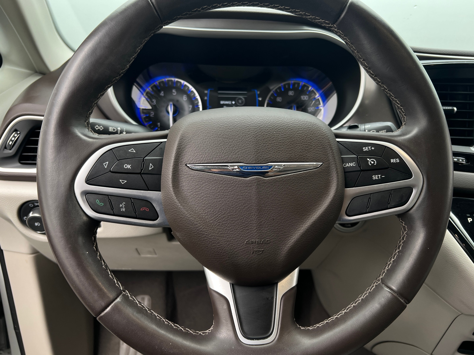 Thumbnail: 2017 Chrysler Pacifica - 4