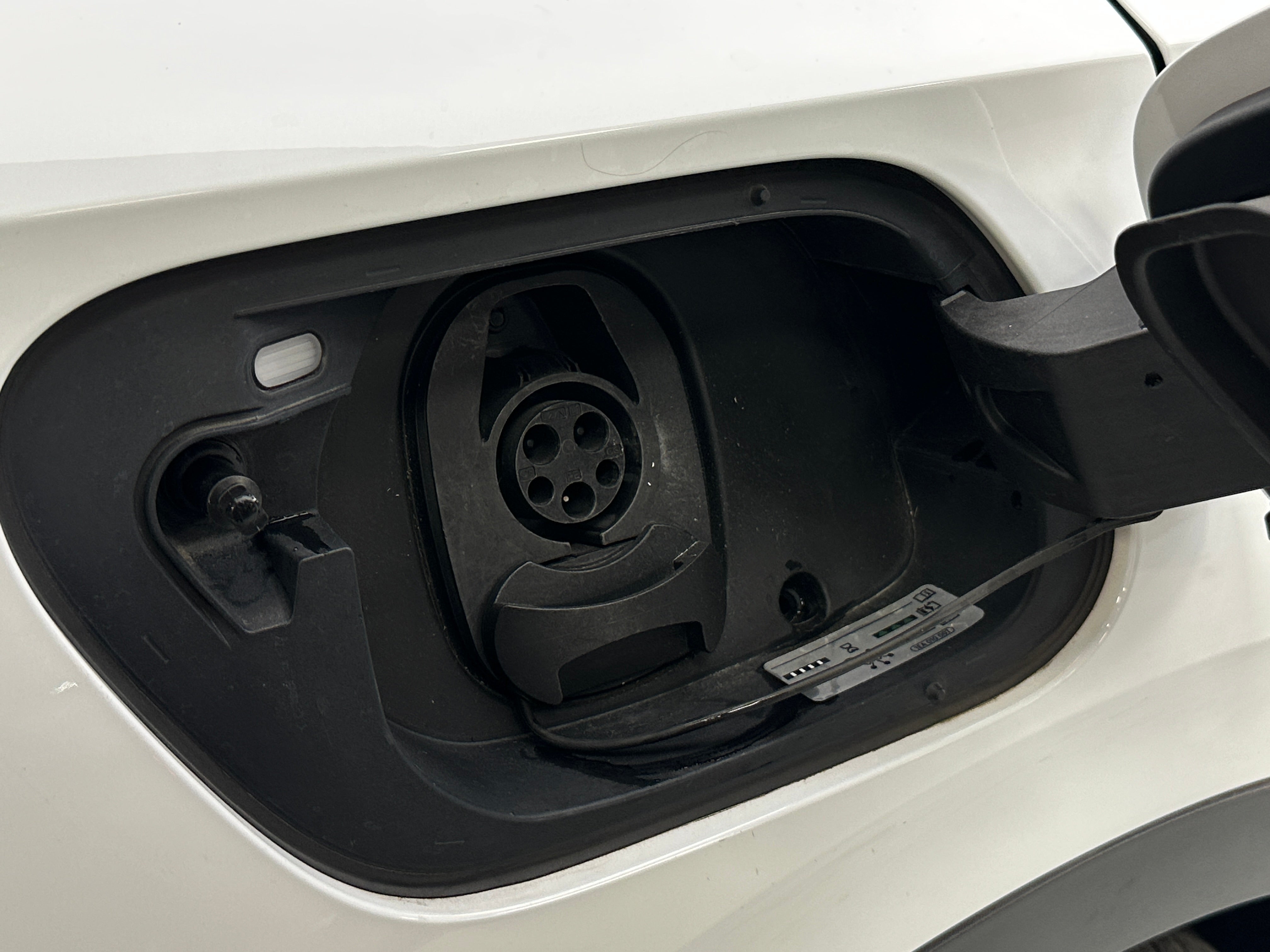 Used 2021 Volkswagen ID.4 PRO S with VIN WVGTMPE20MP052497 for sale in Auburn, WA