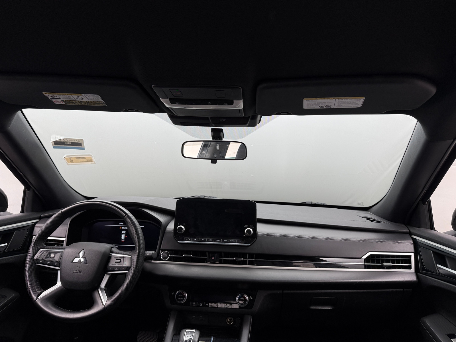Thumbnail: 2023 Mitsubishi Outlander - 2