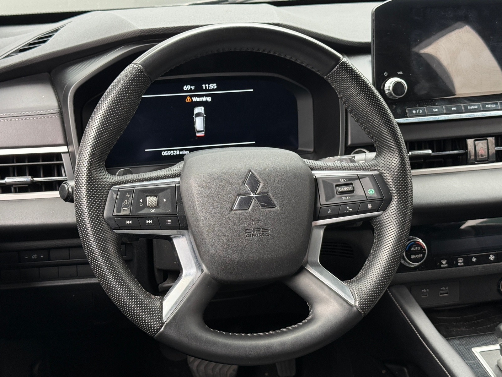 Thumbnail: 2023 Mitsubishi Outlander - 4