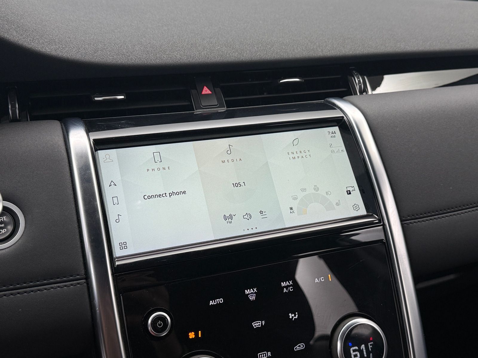 Thumbnail: 2021 Land Rover Discovery Sport - 3