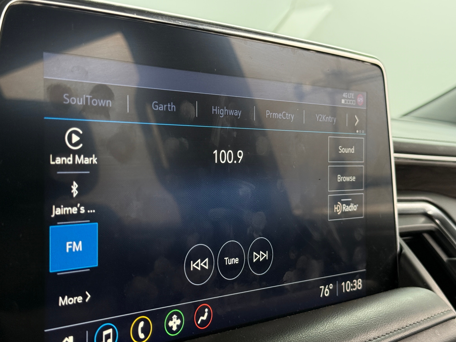Thumbnail: 2021 Chevrolet Suburban - 3