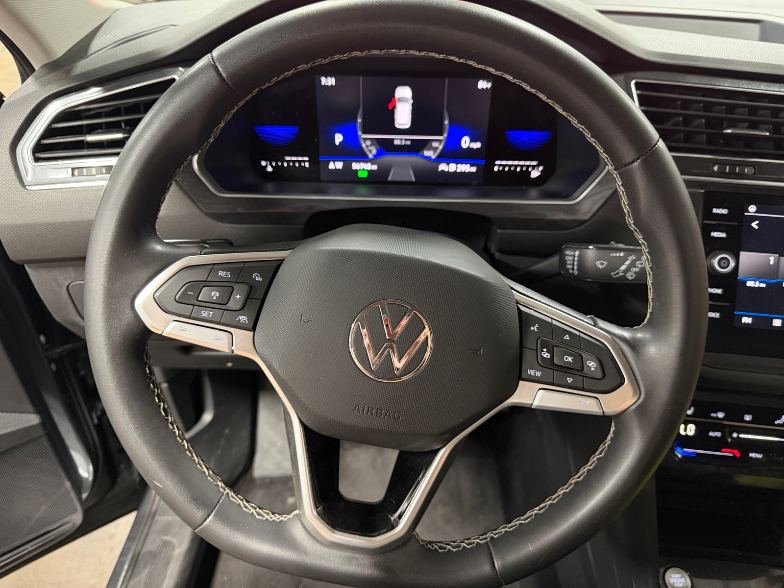 Thumbnail: 2023 Volkswagen Tiguan - 4