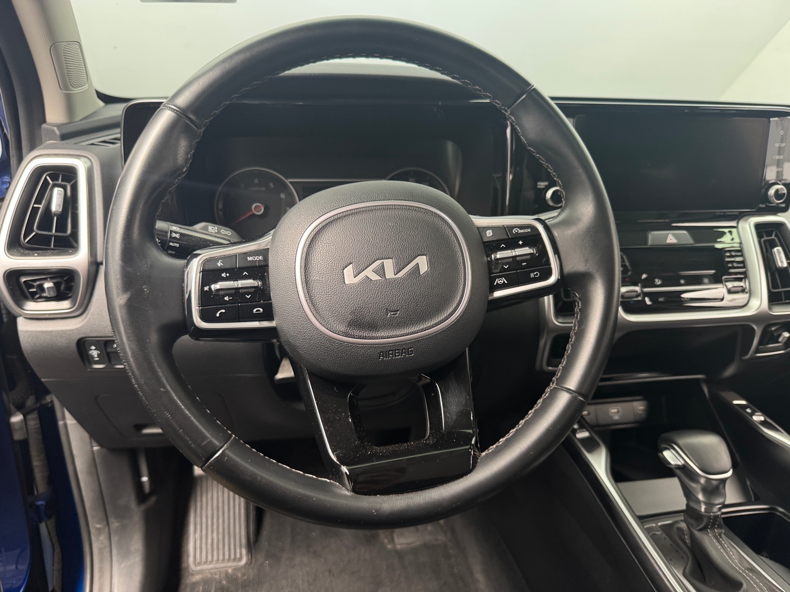 Thumbnail: 2022 Kia Sorento - 4