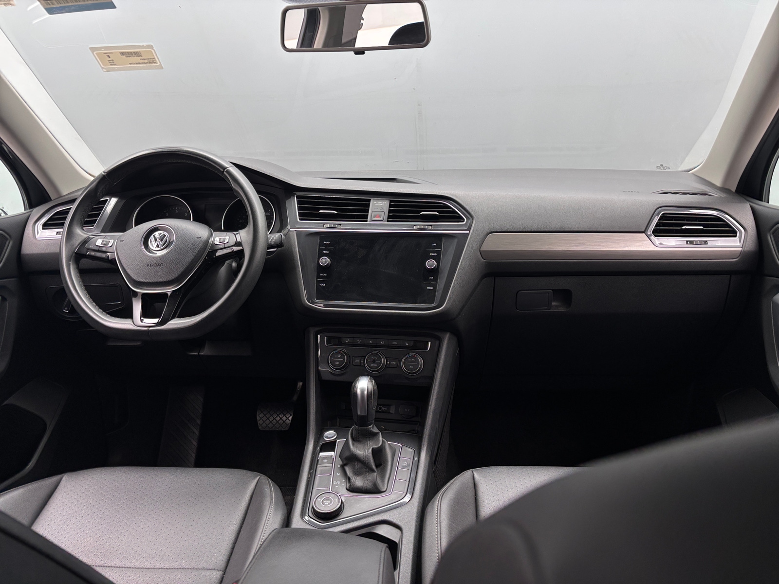 Thumbnail: 2020 Volkswagen Tiguan - 2