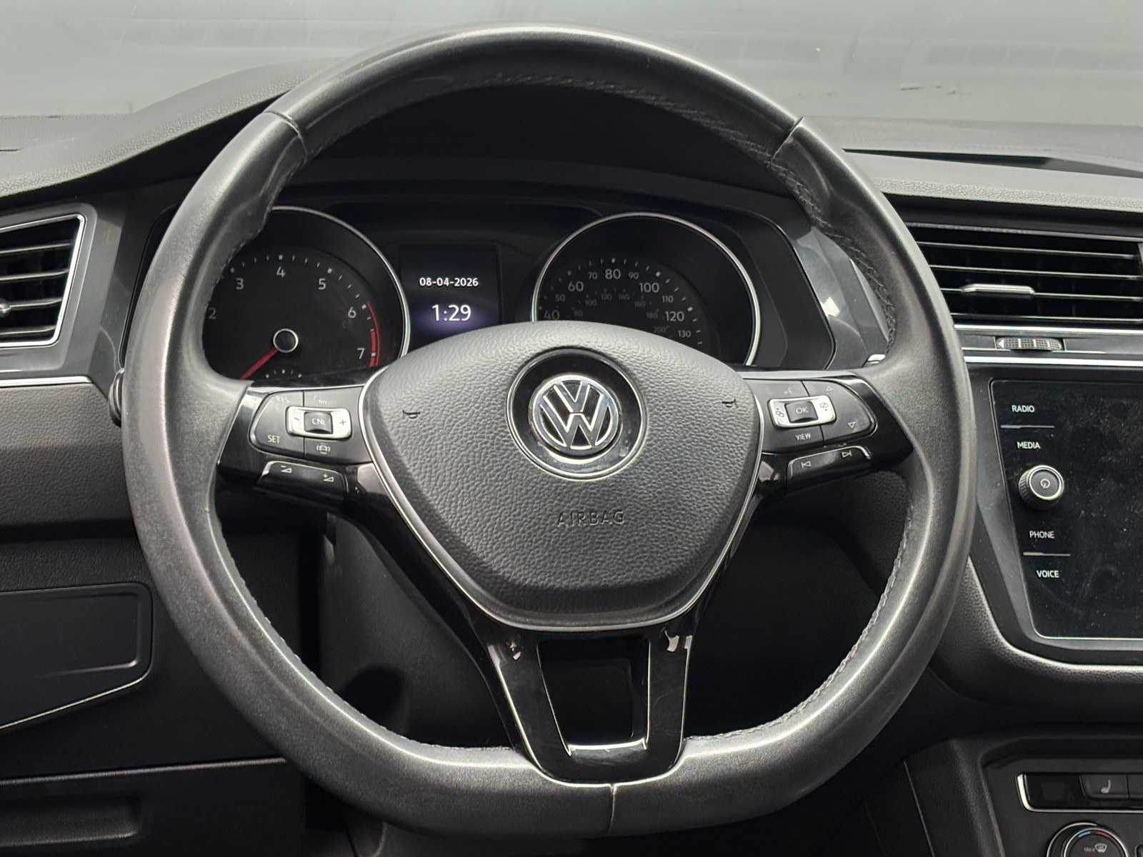 Thumbnail: 2020 Volkswagen Tiguan - 4