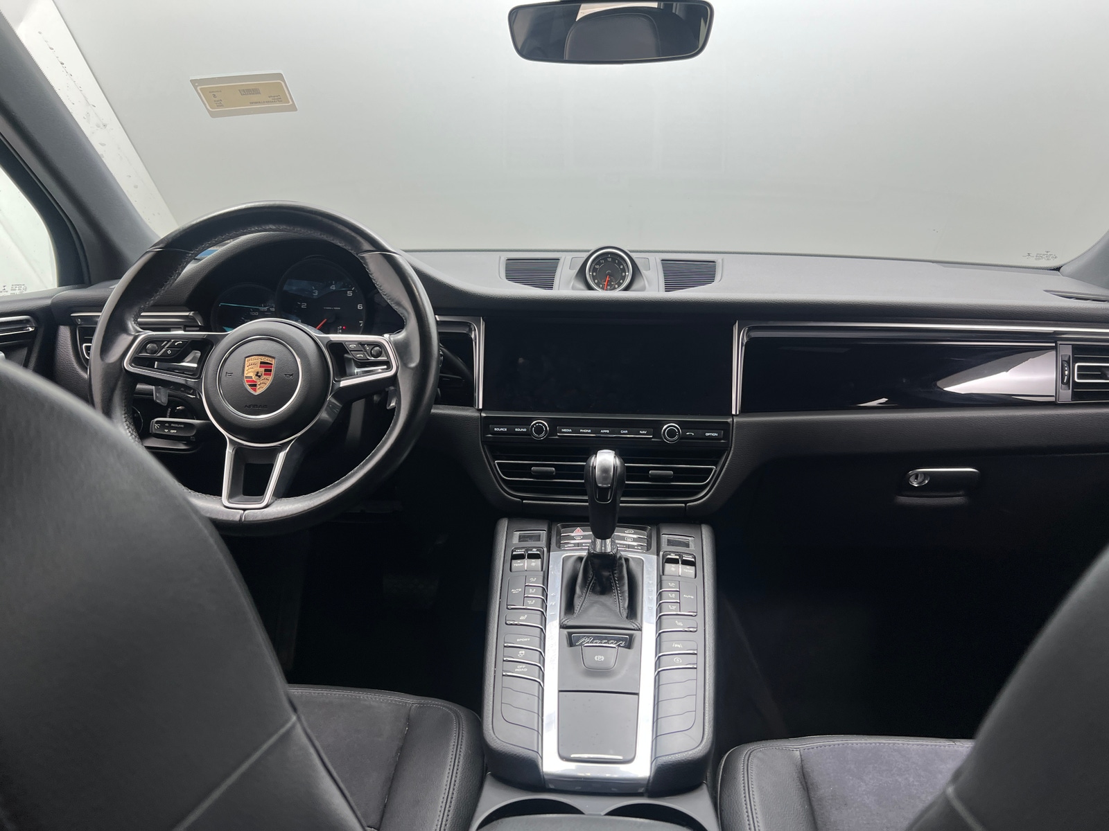 Thumbnail: 2020 Porsche Macan - 2