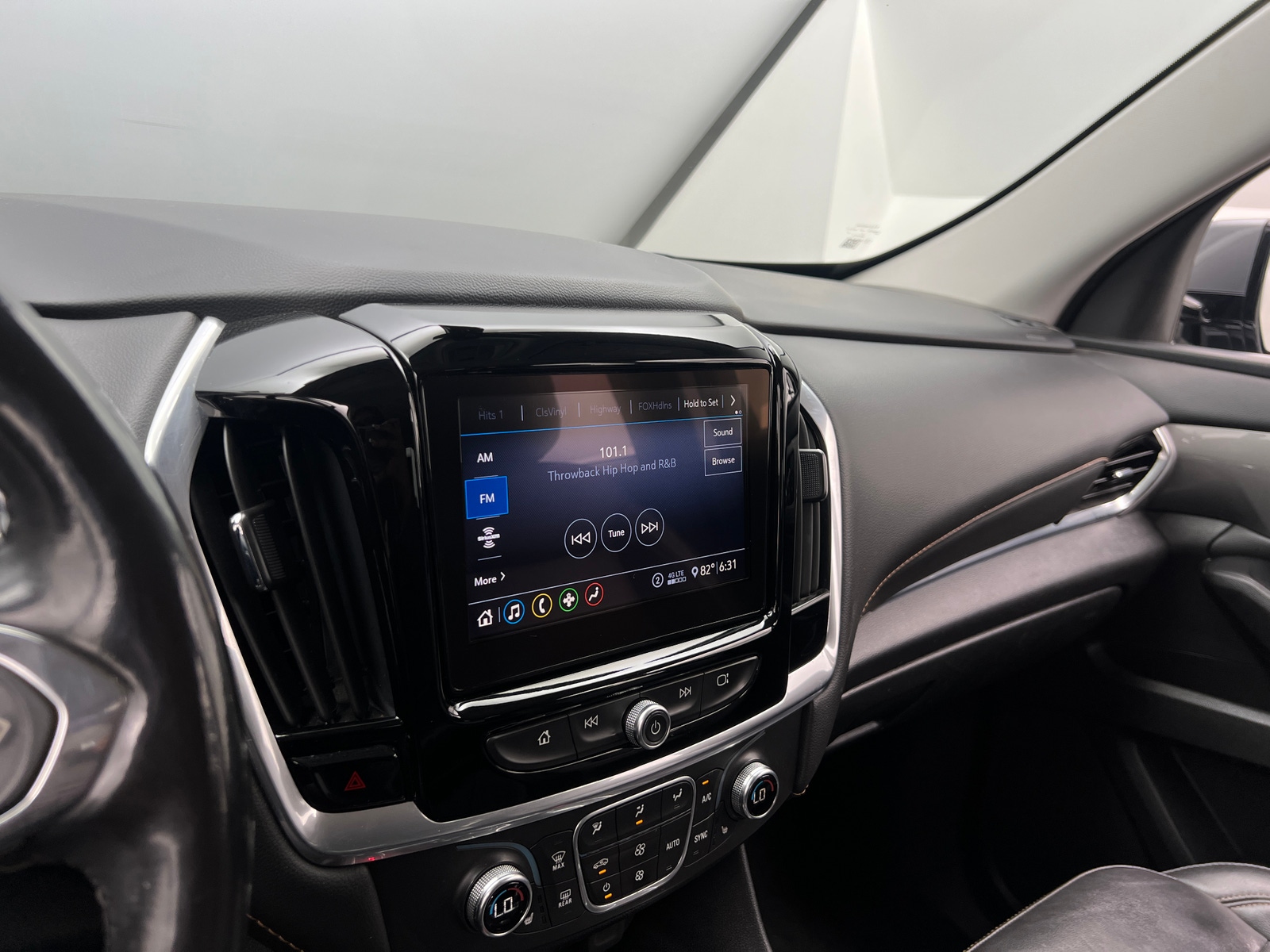 Thumbnail: 2020 Chevrolet Traverse - 3
