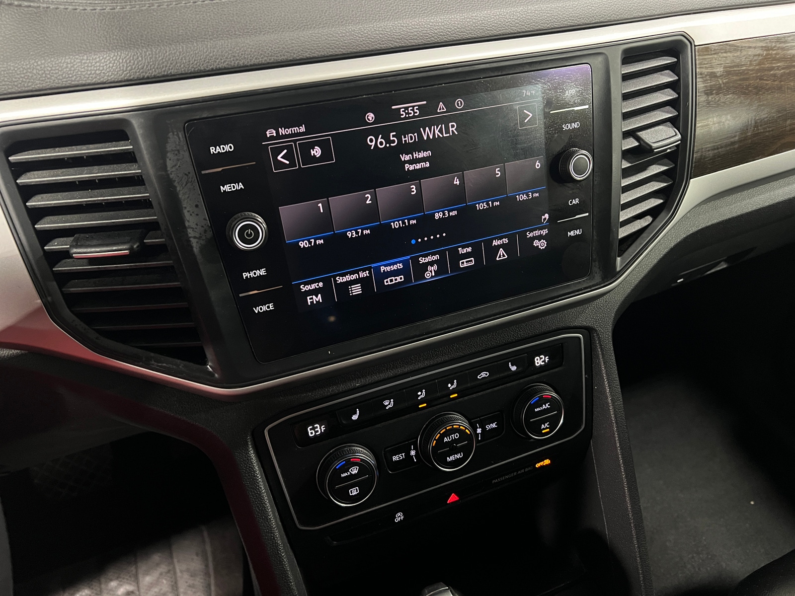 Thumbnail: 2021 Volkswagen Atlas - 3
