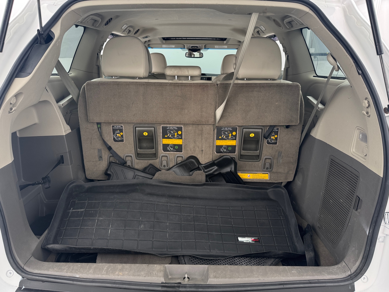 Thumbnail: 2014 Toyota Sienna - 6