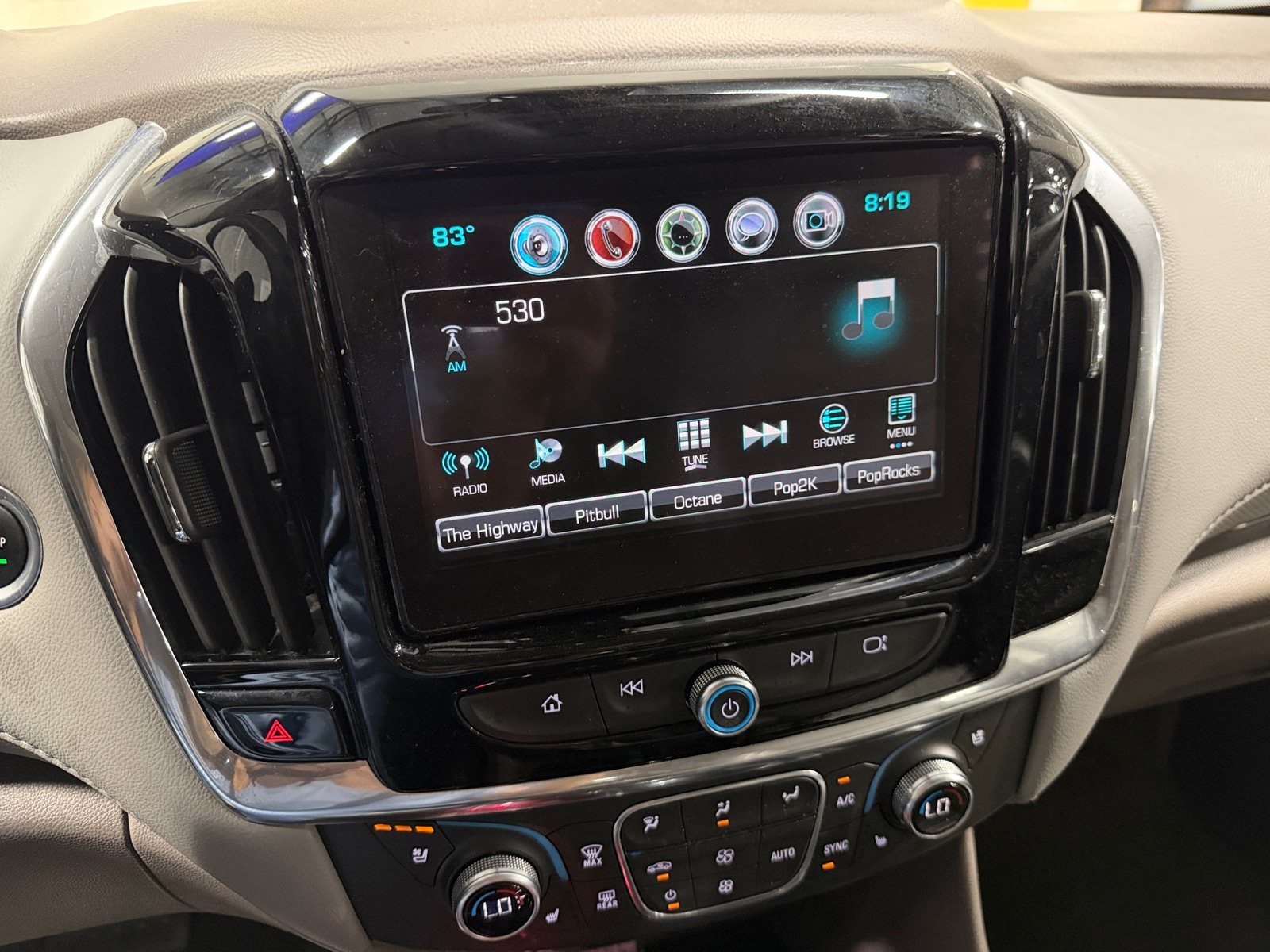 Thumbnail: 2019 Chevrolet Traverse - 3