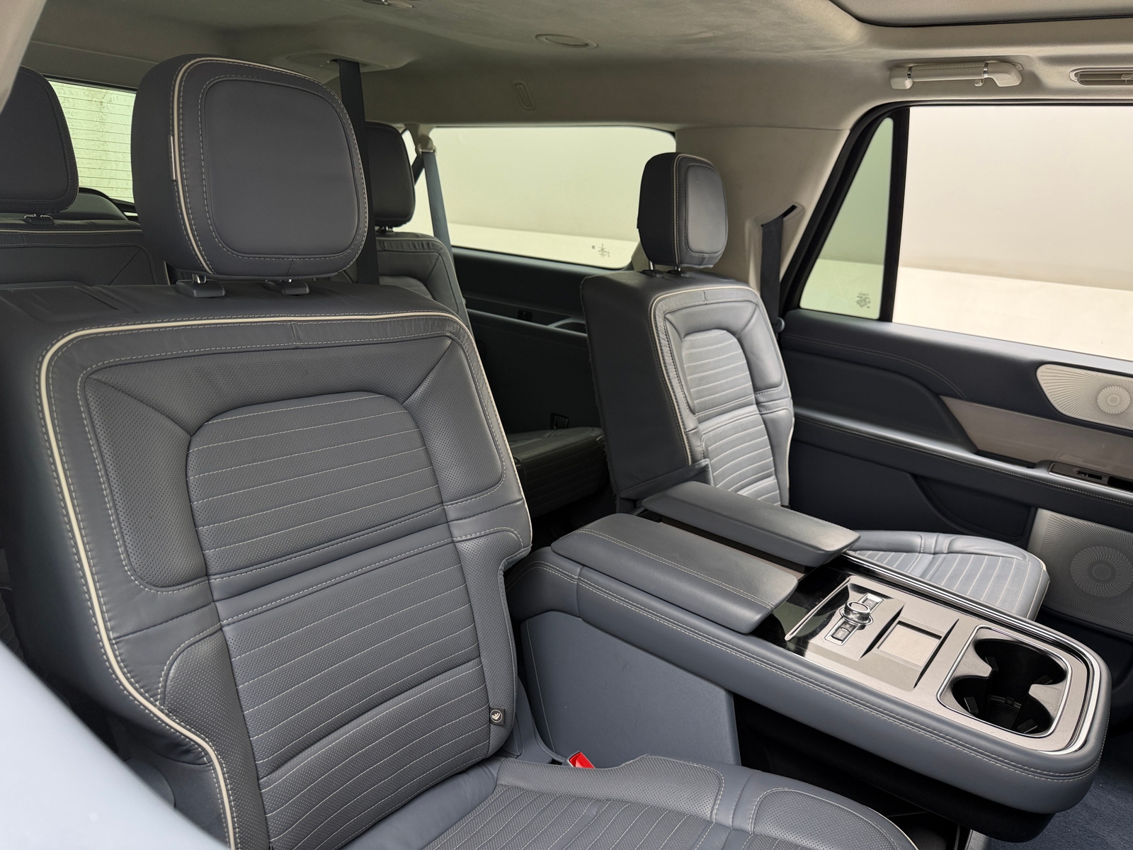 Thumbnail: 2021 Lincoln Navigator L - 5