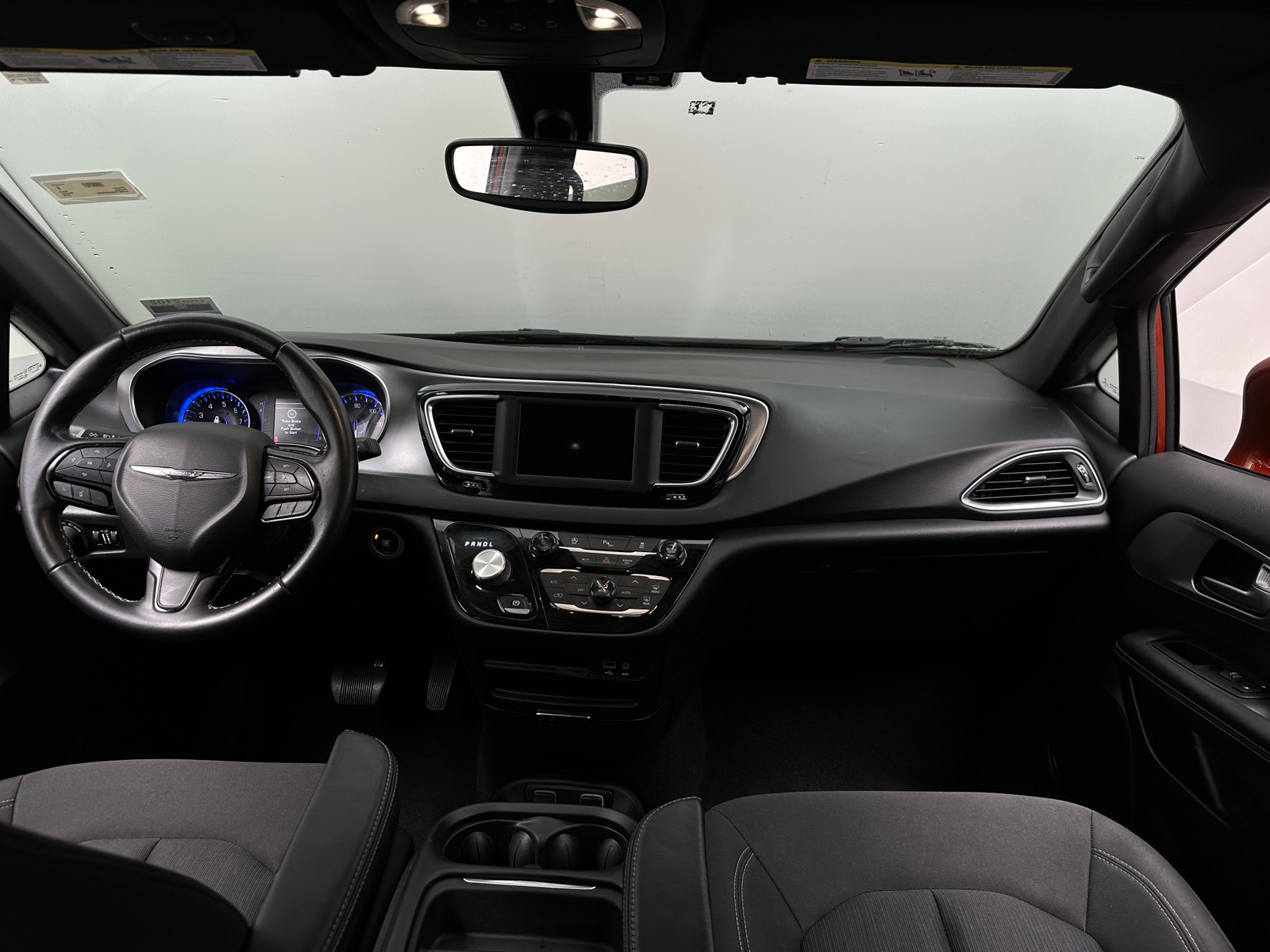 Thumbnail: 2018 Chrysler Pacifica - 3