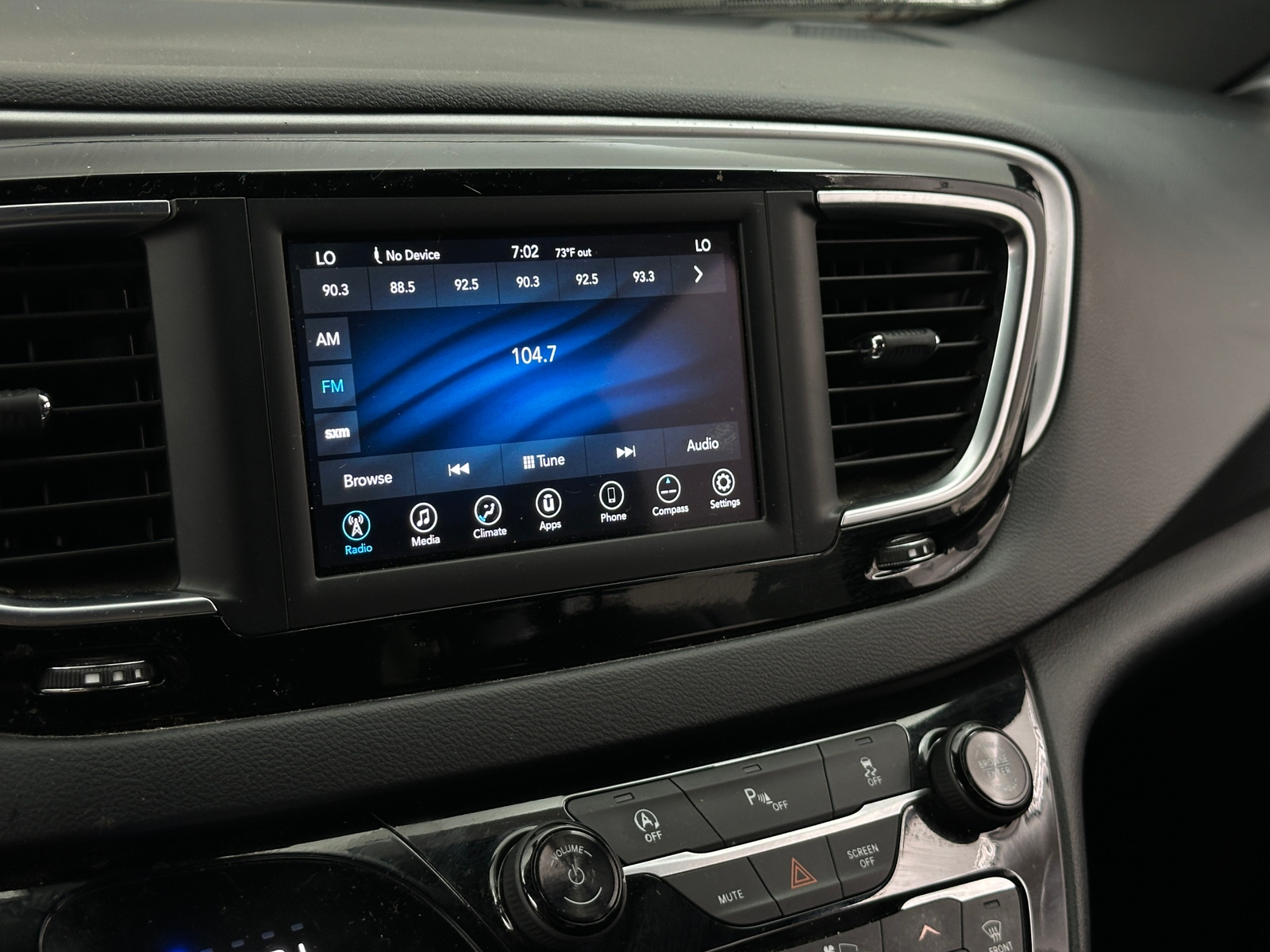 Thumbnail: 2018 Chrysler Pacifica - 4