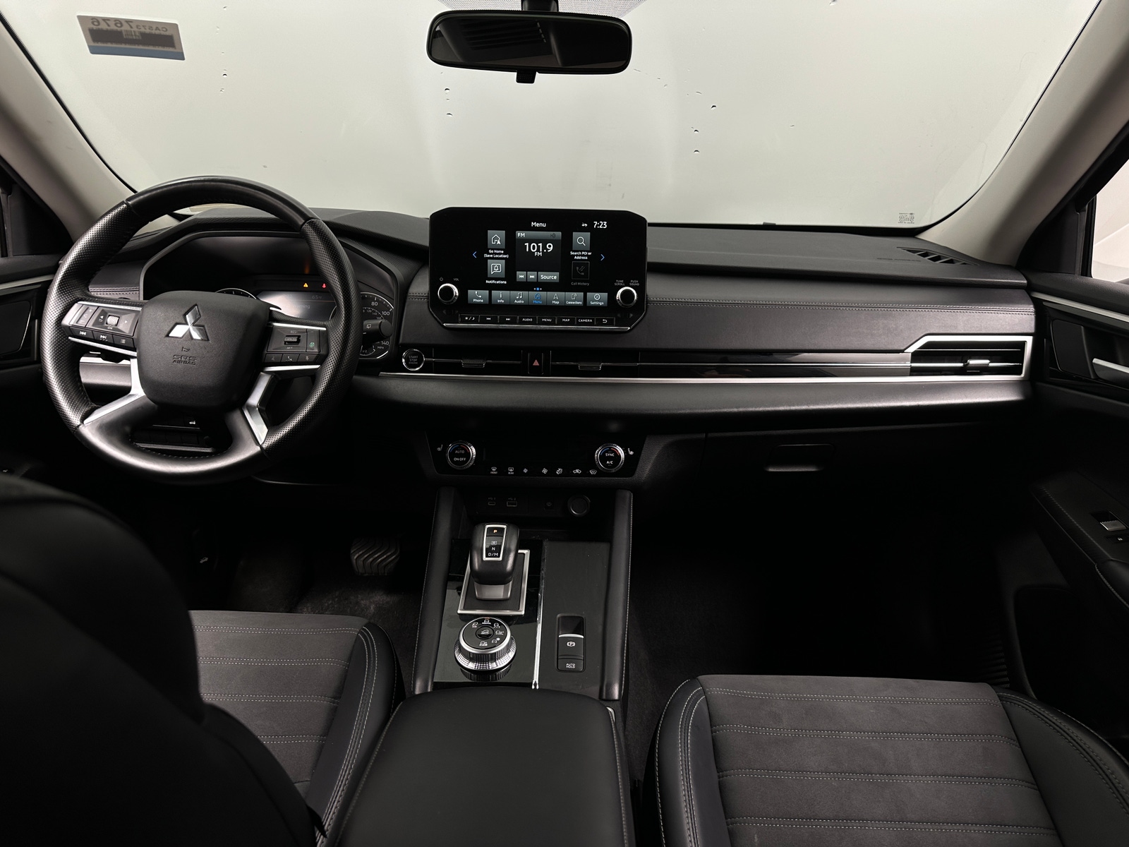 Thumbnail: 2024 Mitsubishi Outlander - 2
