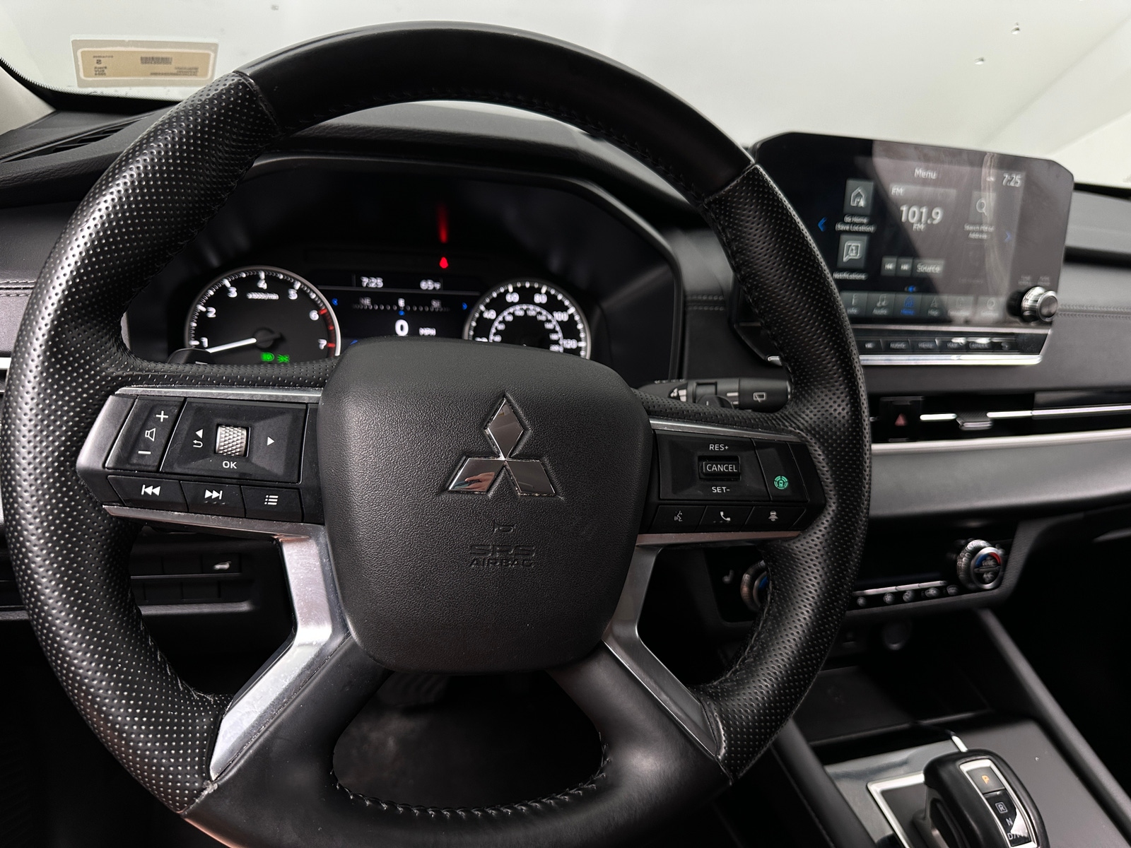 Thumbnail: 2024 Mitsubishi Outlander - 4
