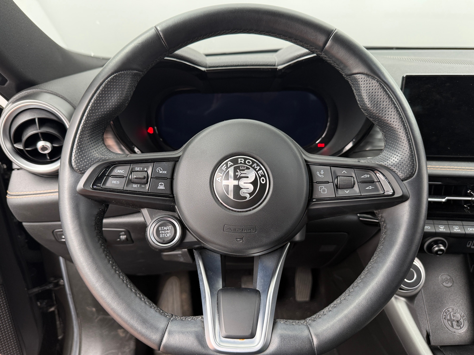 Thumbnail: 2024 Alfa Romeo Tonale - 5