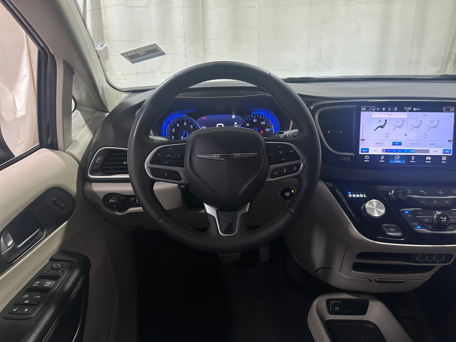 Thumbnail: 2023 Chrysler Pacifica - 4